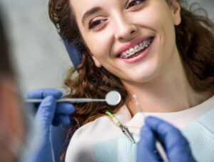 چه زمانی ممکن است الاینرهای شفاف کافی نباشند؟